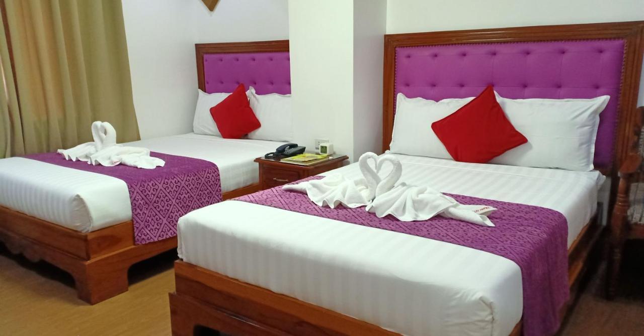 Cln Boutique Hotel 따끌로반 외부 사진