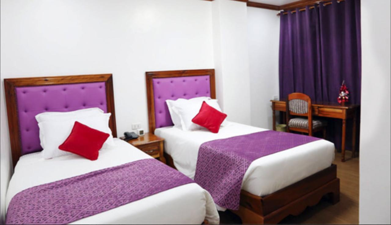 Cln Boutique Hotel 따끌로반 외부 사진